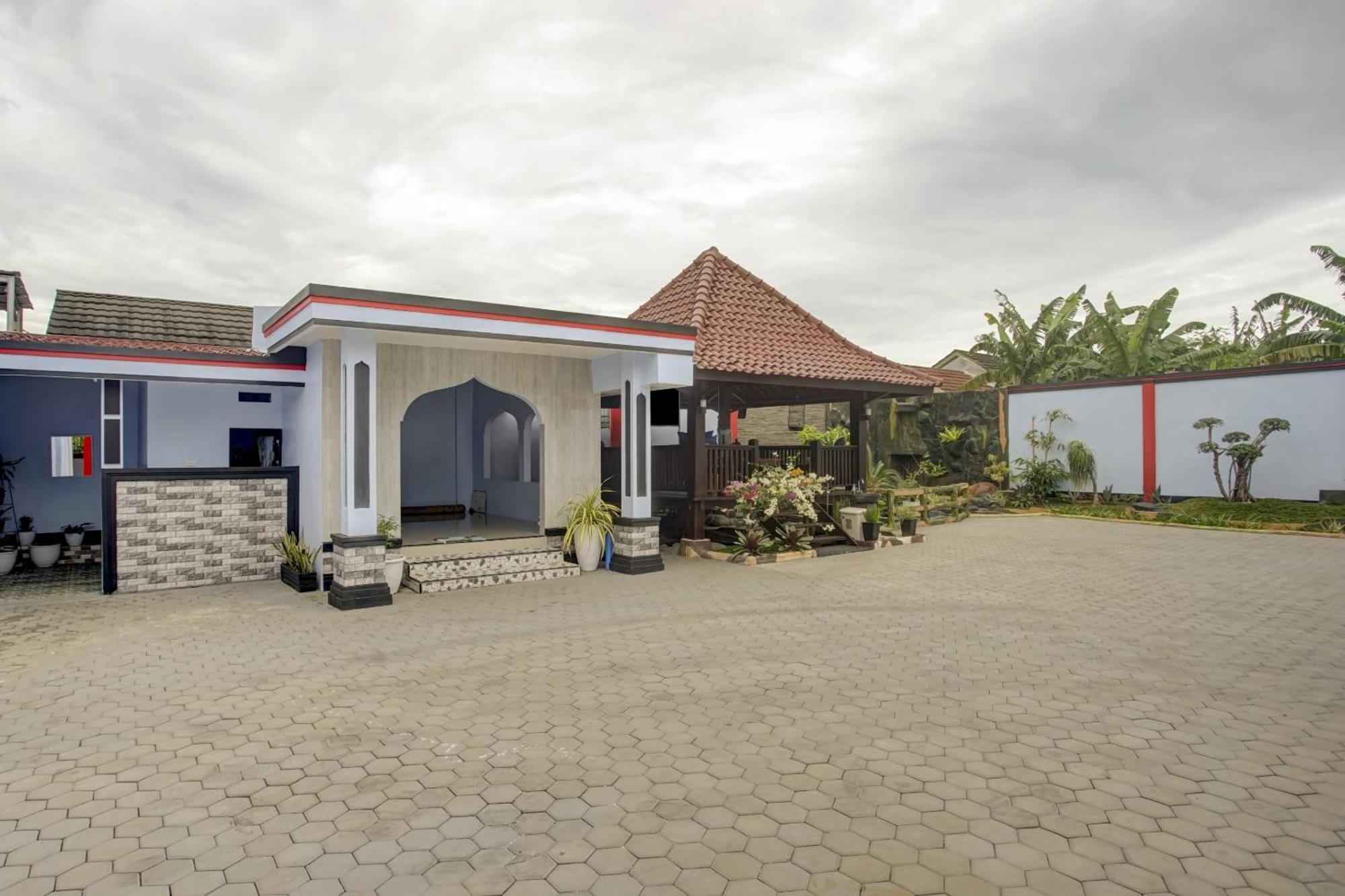 Oyo Life 3982 Azka Homestay Syariah Бандар-Лампунг Экстерьер фото